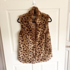 Forever 21 Leopard Faux Fur Vest Size Small